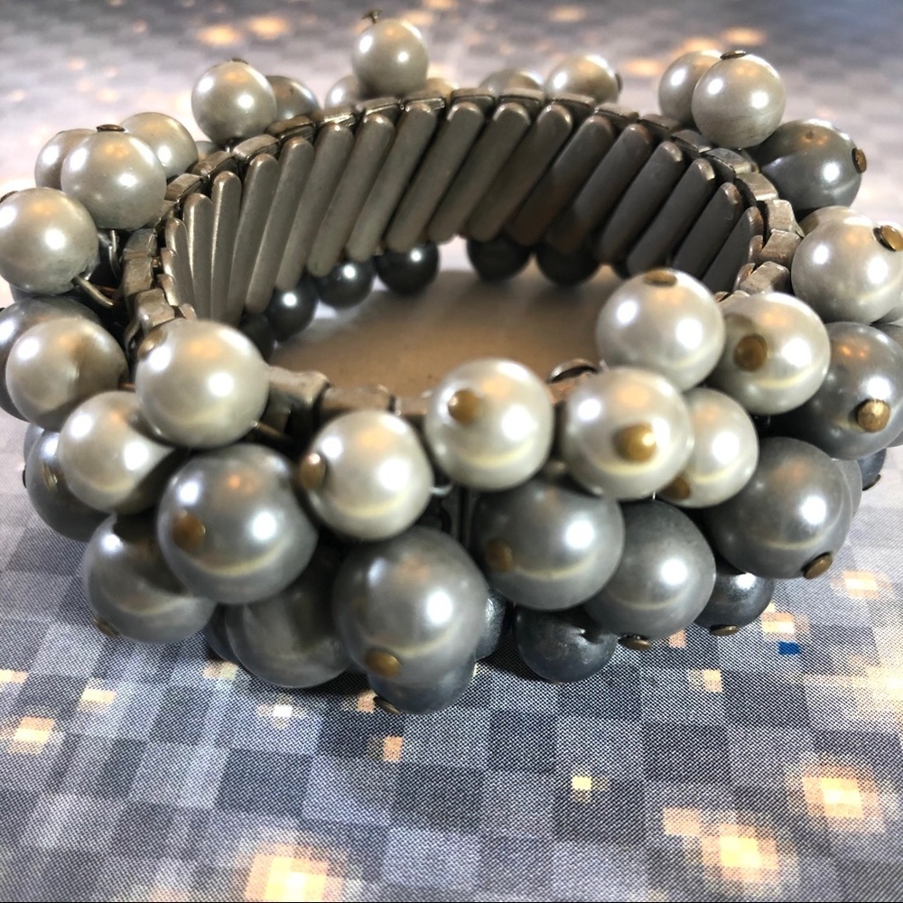 Vintage ombré gray pearl Che cha stretch bracelet 60’s